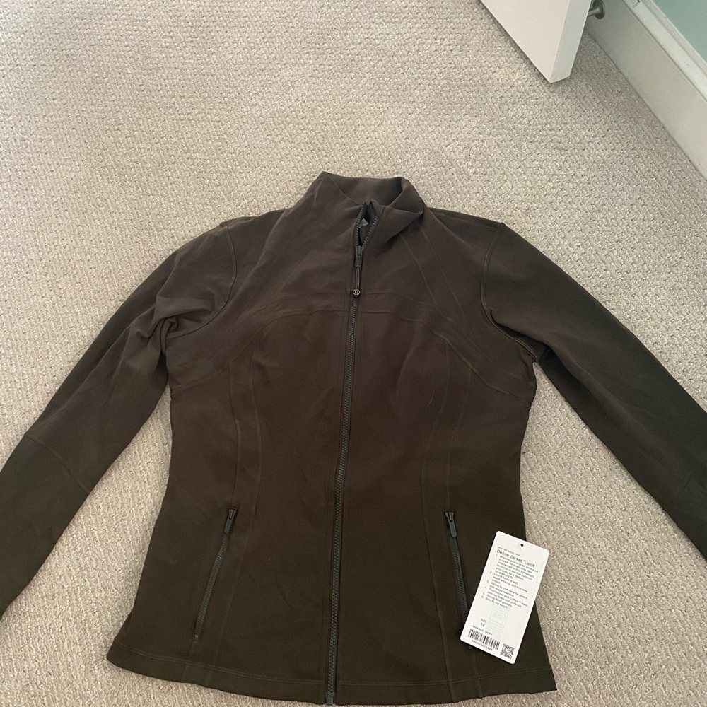 LULULEMON BRAND NEW zip up size 14